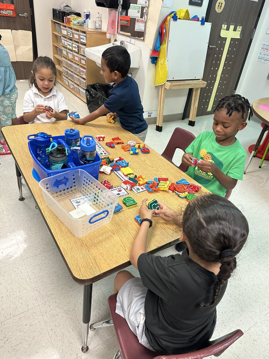 KatieHerman26's tweet photo. @Shugart_Sheriff #GISDPreK had fun in ABC centers this morning! 😃 Also, we were showing how we know the rules &amp; procedures that we’ve been learning and practicing! 👏 @nestedlearning visited us for a bit! 😊 @MsAugsteen @ChasityDBass @fwang_f https://t.co/XDfjS6UA5y