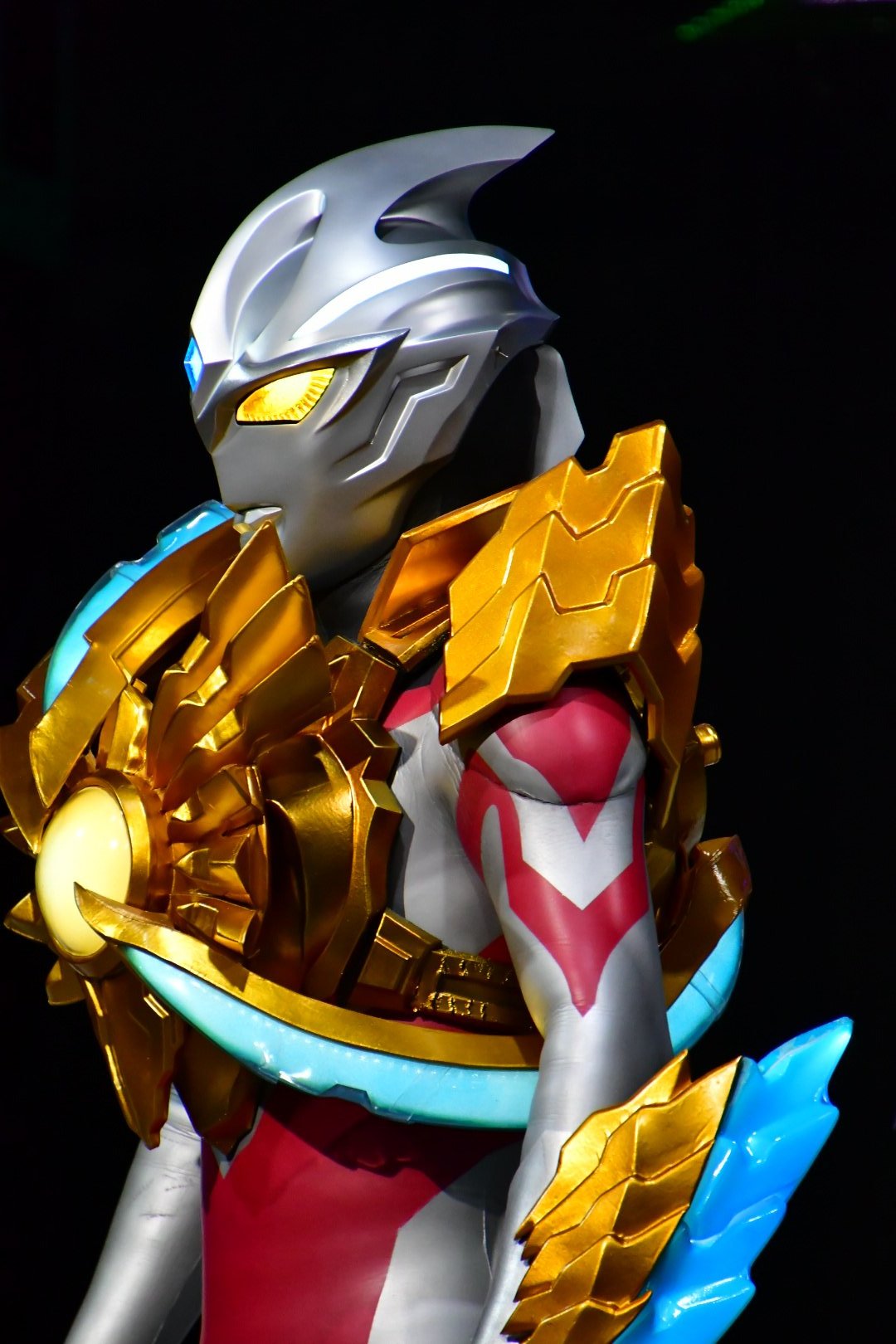 ウルトラマンアーク(メタリックver.)＆サトゥルアーマー ウルトラアクションフィギュア新作！ウルトラマンアーク サ