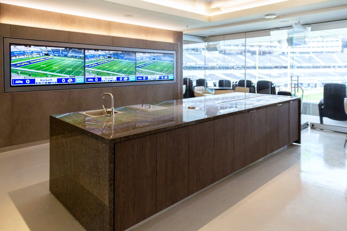 VIPsAccess's tweet image. For The Thrills &amp;amp; The Heartbreaks... The NFL Season Is Up The Air... Hollywood Got Game🧐🥸😰

—To VIP Or Not To VIP... LA Rams Home Games Luxury Suites Hospitality... Only Way To Vibe VIP Style🦾

Secure Your Private Or Shared Suite ➡️VIPsAccess.com/nfl-suite-lara…