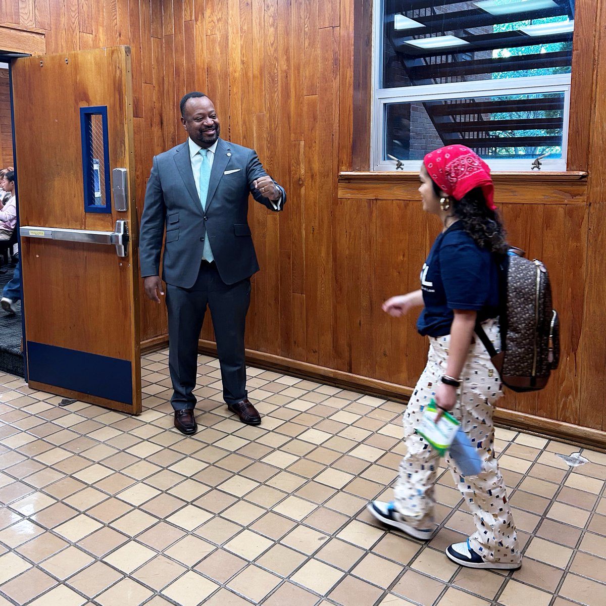 HowardLawDC's tweet photo. HUSL @DeanFairfaxEsq kicked off the first day of 1L classes by greeting all three sections with smiles, fist bumps, and a warm welcome as they began their legal journey.
#HUSL2027 #lawschoollife #HowardLaw #notlikehusl https://t.co/XQZXjAKIki