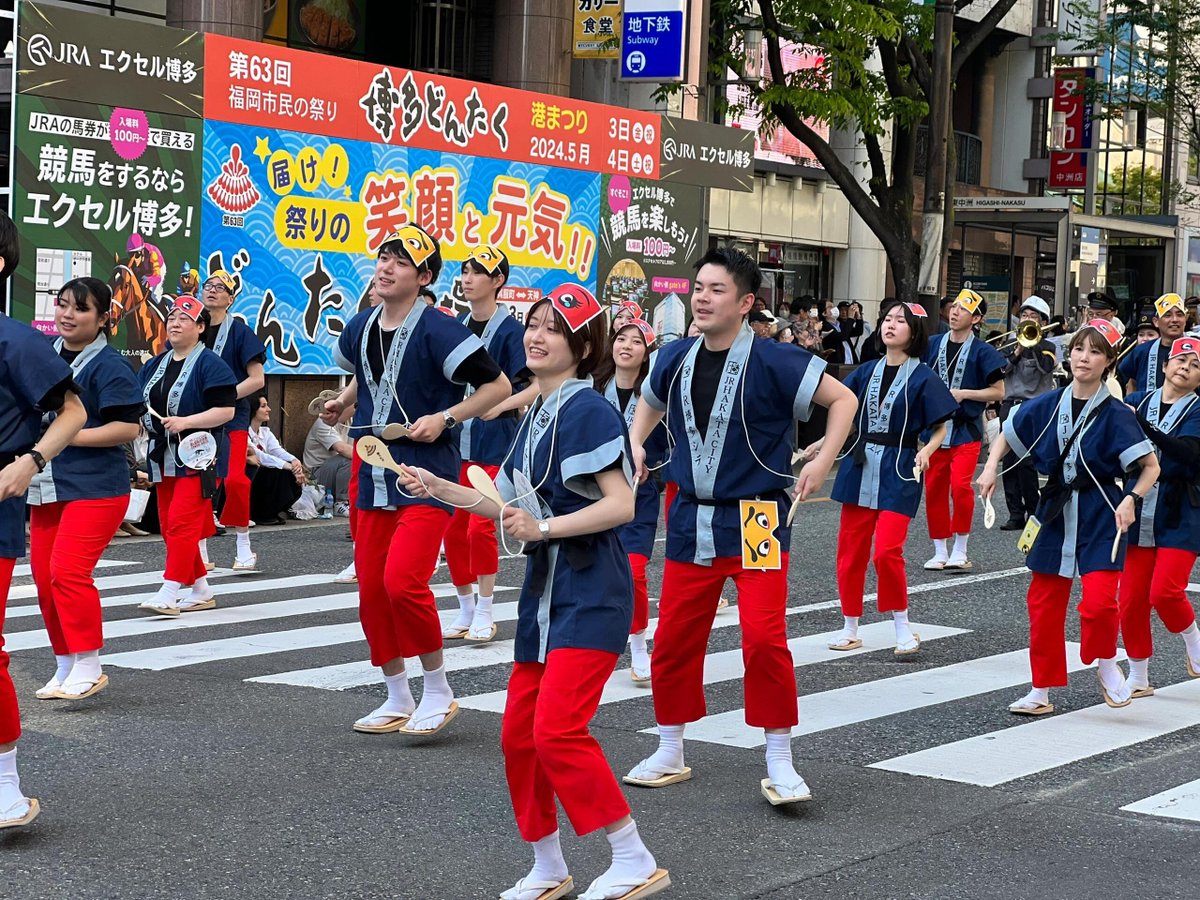 第55回岡谷市民フェスティバル「岡谷太鼓フェスティバル」が13日、ILF北駐車場開幕広場を主会場に開かれました。「道加館通り、県道岡谷、茅野線ではパレードや各種イベントが延々と行われました。、全国7都道府県から三諏訪太鼓が守ります。三輪太鼓家当主大口大八生誕100週年を祝いました