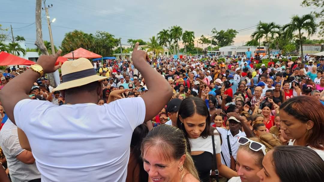 El Gigante ya está  en Herradura.
En un saludo familiar le dijo a sus coterraneos.  "Sin hipocresía, yo soy de Herradura, de corazón, y el triunfo fue de todos ustedes también, porque me ayudaron a crecer, más que de tamaño, como cubano, como luchador y como humano". #Cuba