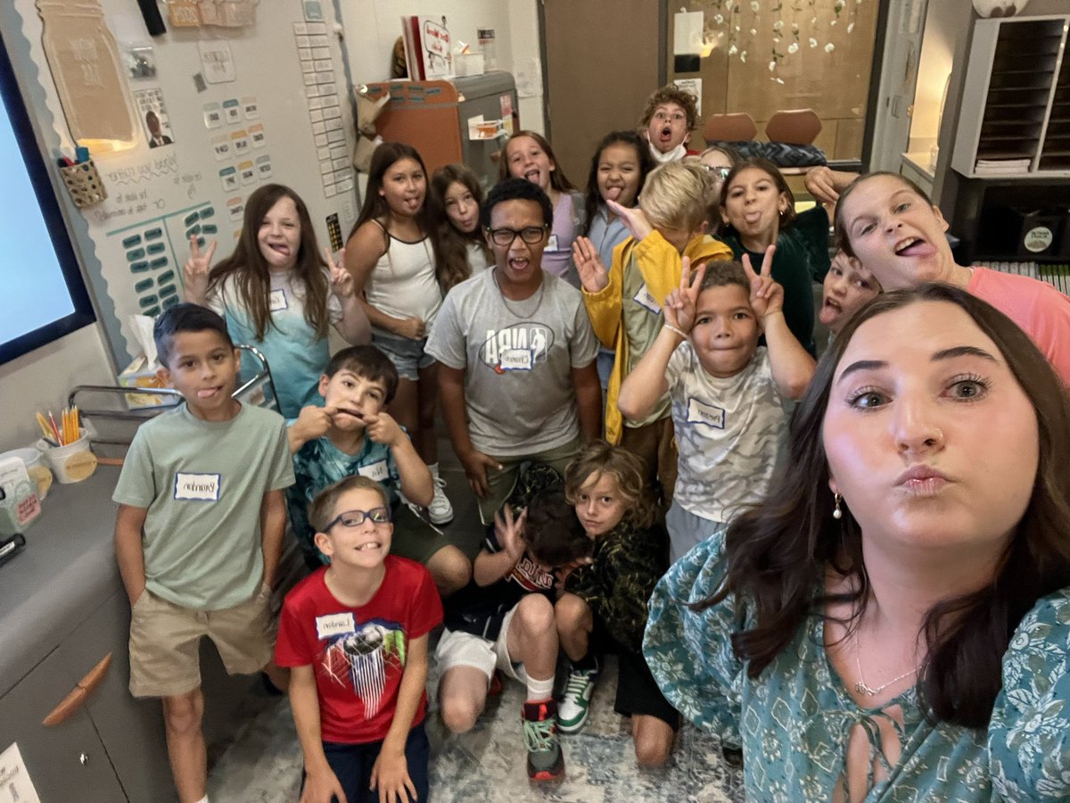 MrsWang4thgrade's tweet photo. We had the BEST first day of 4th garde! I can’t wait to spending the year growing and learning together. https://t.co/11scm5VnkV