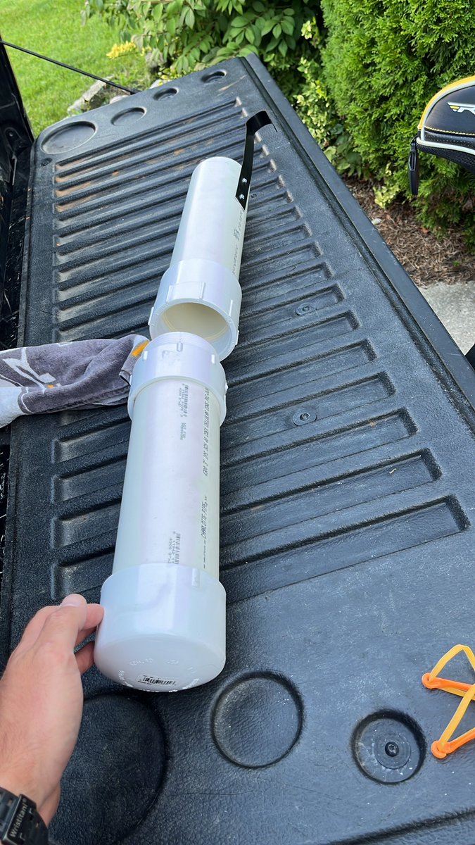 EricMaclean17's tweet photo. @pinsandaces only complaint about trying to keep liquor stick chilled for shots... problem solved! It even breaks down to fit in the side pockets of ur bag to smuggle on course. https://t.co/zu4ZTDrw0O