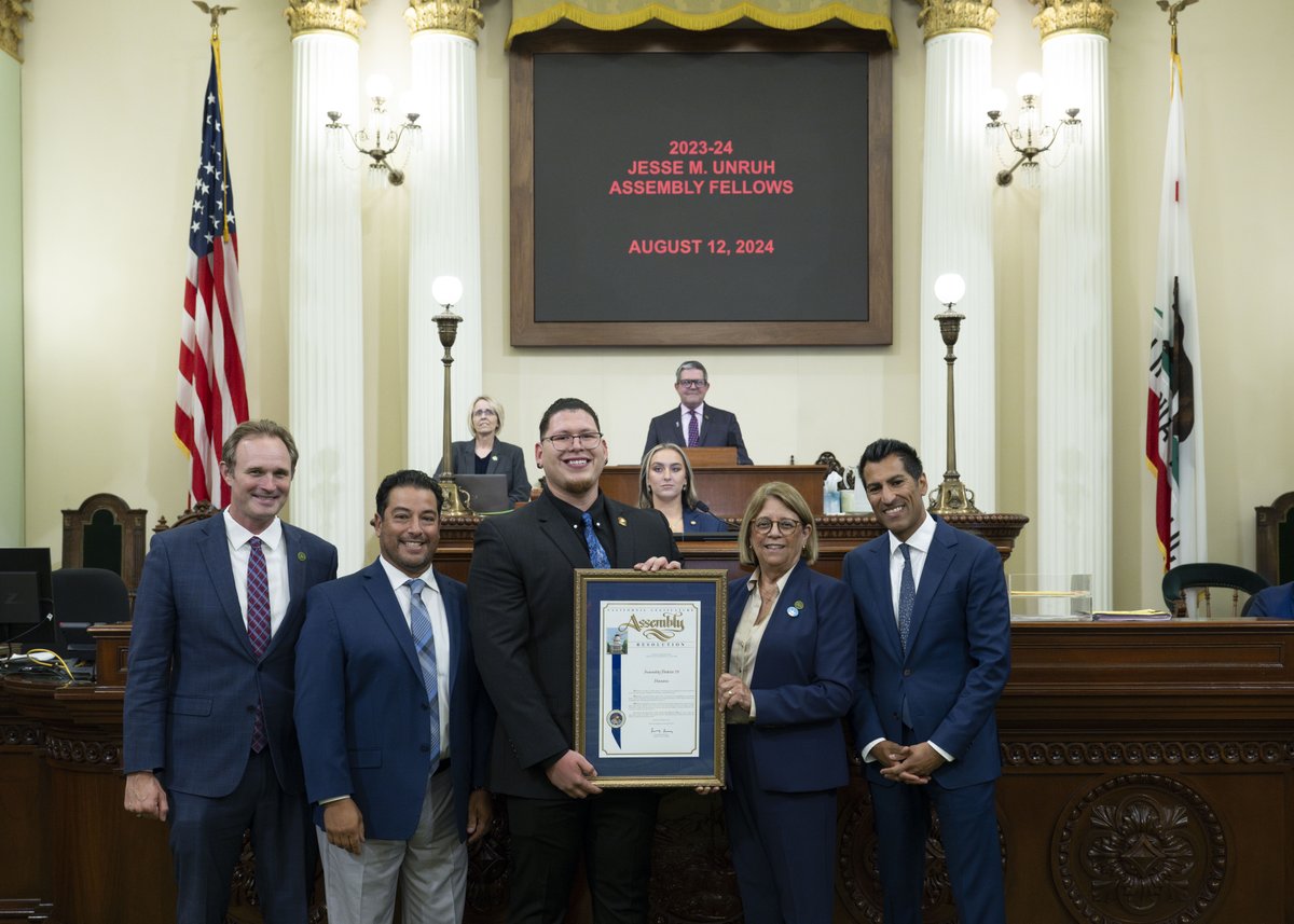 AsmVillapudua's tweet photo. Great to celebrate my Capitol Office's amazing fellow, Hector Soto, as he completes the Jesse M. Unruh Assembly Fellowship Program. I am deeply grateful for his insight, passion, and commitment to serving the San Joaquin community! Good luck in your future endeavors. https://t.co/GCM3zYxMVL