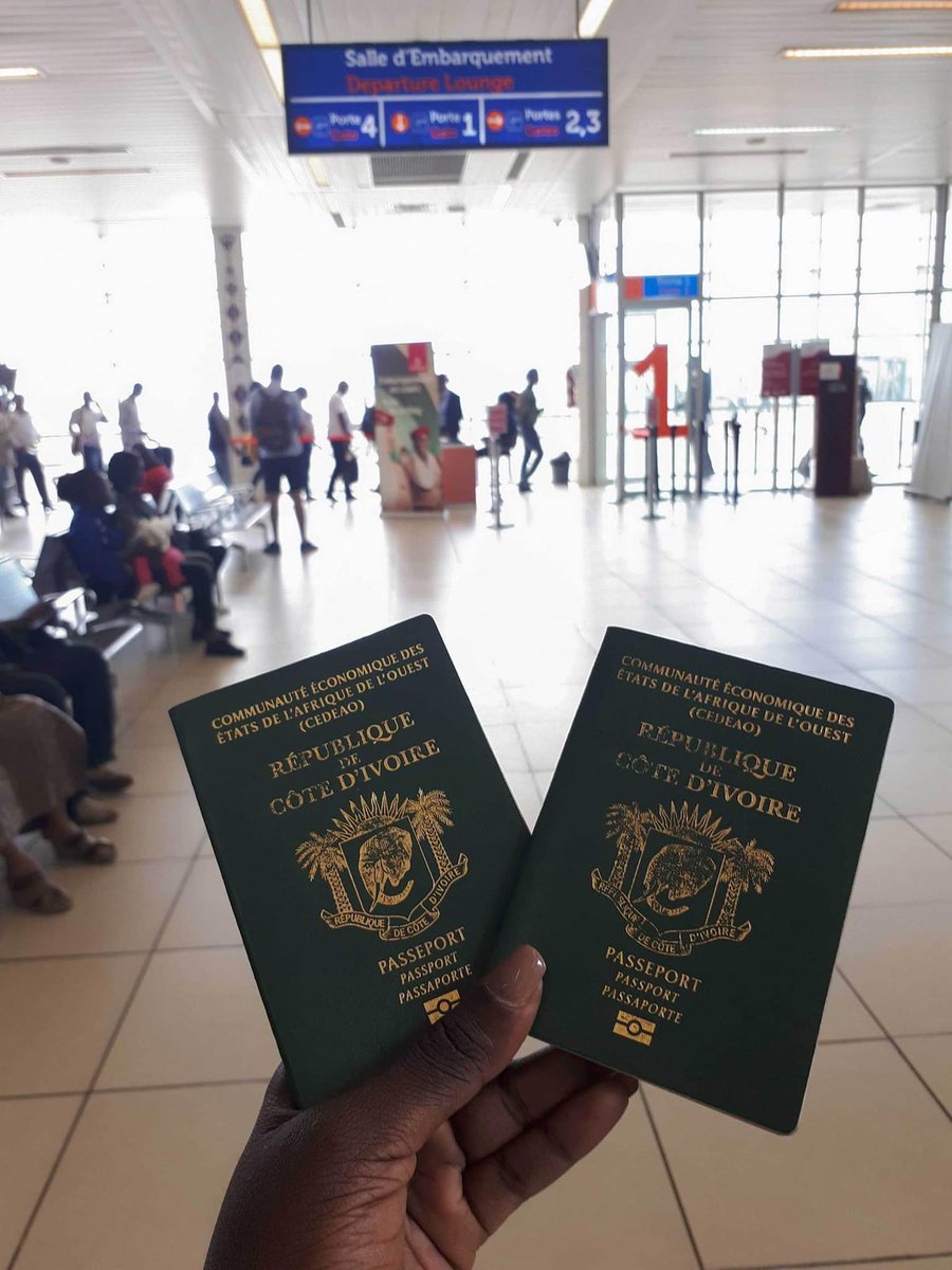 ZonePresse_'s tweet photo. La Côte d'Ivoire veut instaurer un visa d'entrer au Maroc pour les Ivoiriens

Selon un document qui a fuité, la Côte d'Ivoire demande au Maroc d'instaurer un visa d'entrée au Maroc pour les Ivoiriens avec un passeport ordinaire, et ce, à partir du 1er septembre 2024. Exceptés les détenteurs de passeports officiels. Cette mesure devrait durer 2 ans. Notre source précise que les Marocains qui veulent venir en Côte d'Ivoire ne sont pas concernés. Cependant, il reste à tout formaliser avec la partie marocaine qui devrait prendre les dispositions idoines pour appliquer cette mesure.

Il y a une vaste arnaque à la nationalité en bande organisée en Côte d’Ivoire

L'objectif inavoué serait de freiner la fraude à la nationalité qui a éclaté en 2023 et qui toucherait près de 120 000 passeports ivoiriens. Depuis quelque temps, au moins 25 000 ont été retrouvés. Cela concerne 10 000 Nigérians, 8 000 Syriens, des Libanais et des personnes d’autres nationalités, dont des Marocains.
Abbas Baddredine, un homme d’affaires ivoirien d’origine libanaise, l’un des trente prévenus impliqués dans une vaste affaire de fraude à la nationalité, a été jugé coupable le 11 décembre 2023 des faits de complicité de faux et usage de faux commis sur des documents administratifs. Il avait écopé de six mois de prison, dont cinq ferme. Il devait également s’acquitter d’une amende de 500 000 F CFA.