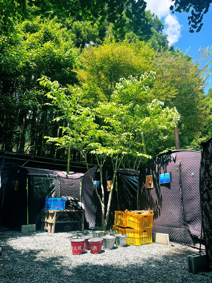 kp4_pnk's tweet photo. 夏休みサ旅🍉🍧2024

#サウナ天竜 

投げ銭システムの
🏕️テントサウナ✖︎4️⃣で
あつあつ君による
ロウリュウ＆ブロワー熱波🔥
4回も受けちゃった💦もはや火事。。

川辺でBBQも出来るから
木陰でサウナ後に🍻プシュ。。。

終始賑やかなアウトドア🧖‍♀️でしたん

#サ飯 #阿多古ホルモン #浜松餃子🥟 https://t.co/Rupo5sESin
