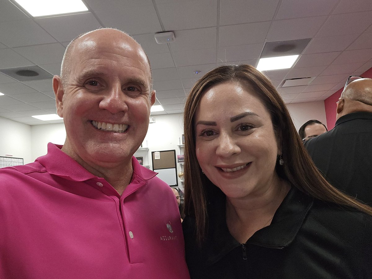 GGuerra305's tweet photo. Great meeting  Ft. Myers  District SM @StacyJCarlson &amp; RSMs. We had MD @pattyc101 in the meeting reinforcing the importance P360. We had a "Train the Trainer" session. Congrats to  ESM @Matt_Tendler &amp; Team at 2SJX  for #1 in P360 for Q2! @JacksonTingley @OJP305 @jorge_alvarez33 https://t.co/y7F6g13bHZ