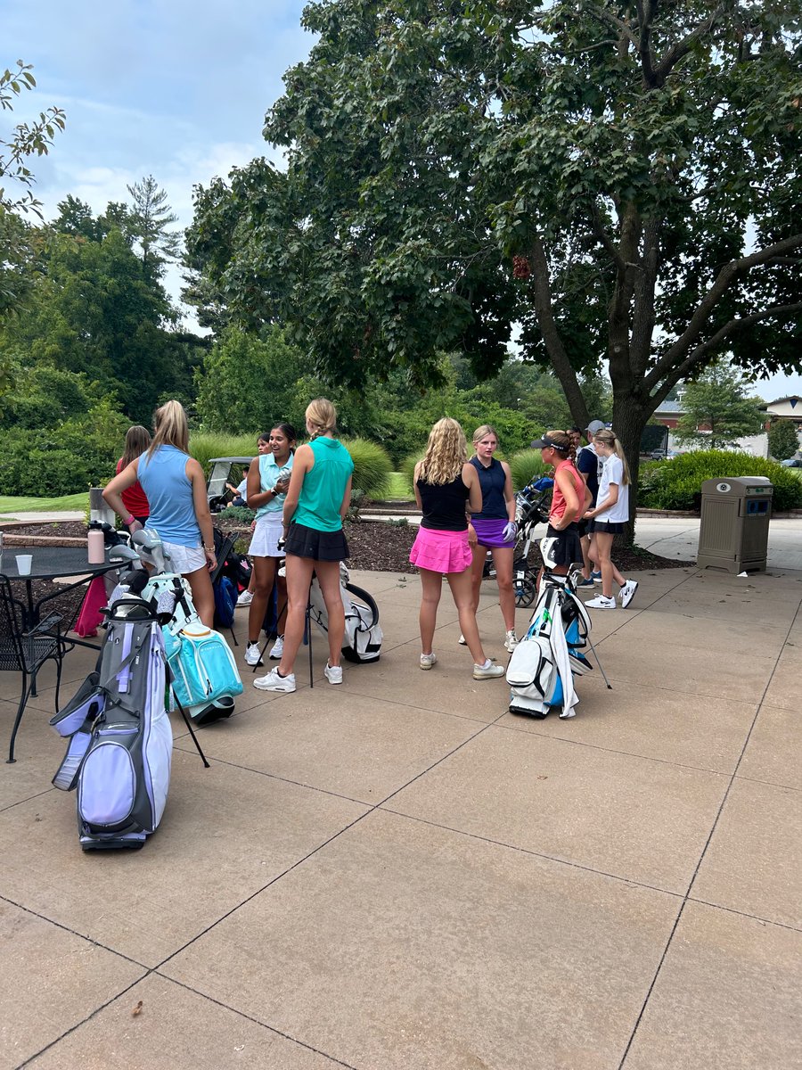 The Lady ‘Stangs are ready to take on the season….here we go ladies! Great job 💚💙