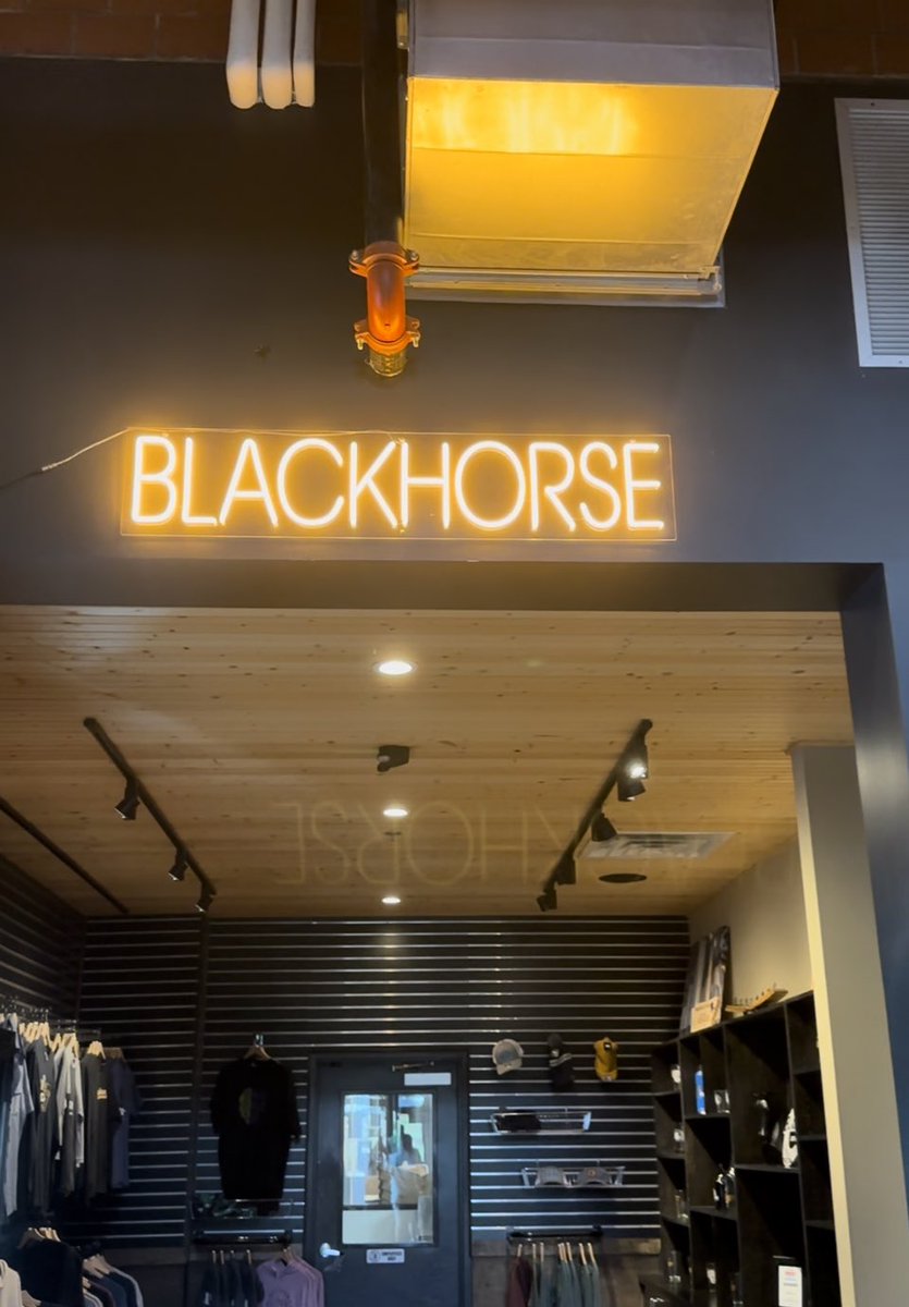 sunni_daizeFL's tweet photo. Went here for dinner tonight but didn’t turn out what I expected it to be 😇 #QUS #blacked 

https://t.co/V5SFdhvhlN https://t.co/pDQ7ZWDHpM