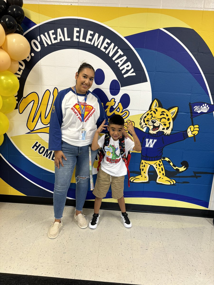 deannamicaletti's tweet photo. Wildcats first day of school! #📚📓@sdu46 https://t.co/3RTNRblVxc
