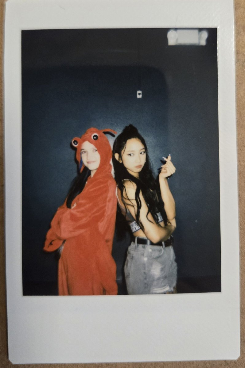 Yunhu_Shine's tweet photo. I AM THE LOBSTER FROM PHOENIX ARIZONA 🦞💖 https://t.co/RQUTmgUrHa
