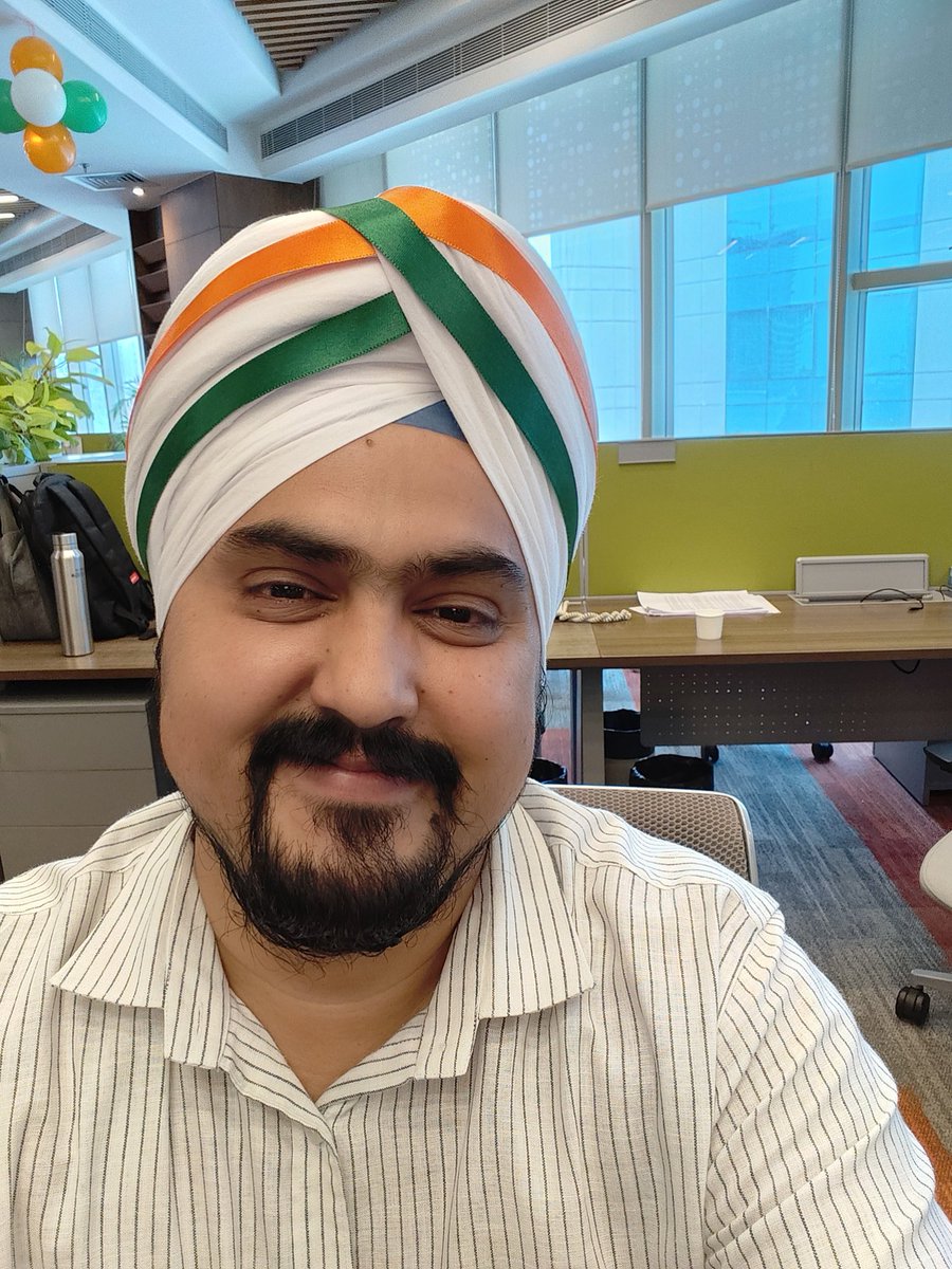 Aaj yaar school mein samosa and 2 ladoo milte thhe...

Miss #schooldays .