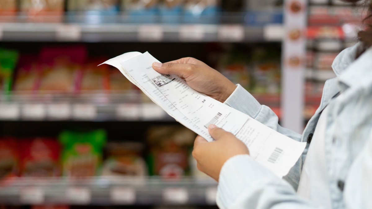 NEW: Cheaper grocery products rose in price much faster than expensive products between 2021 and 2023.

This ‘cheapflation’ meant poorer households were hit much harder by inflation than official figures show.

THREAD on <a href="/Tao_Chenn/">Tao Chen</a> <a href="/levell_peter/">Peter Levell</a> &amp; Martin O'Connell’s paper:

[1/8]