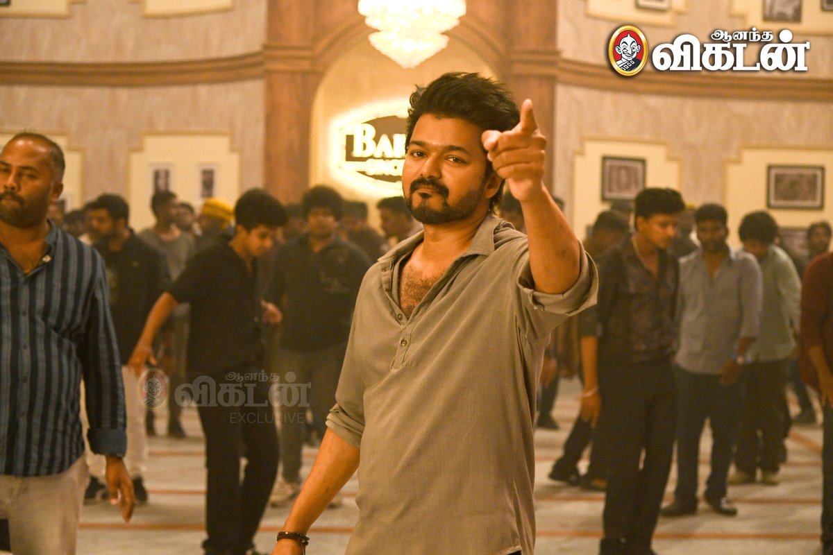 AnandaVikatan's tweet photo. The Squad! ⚡️

#TheGOATVikatanExclusive | #TheGreatestOfAllTime | #Vijay | #VenkatPrabhu | #AnandaVikatan https://t.co/AfB2gEaC4h