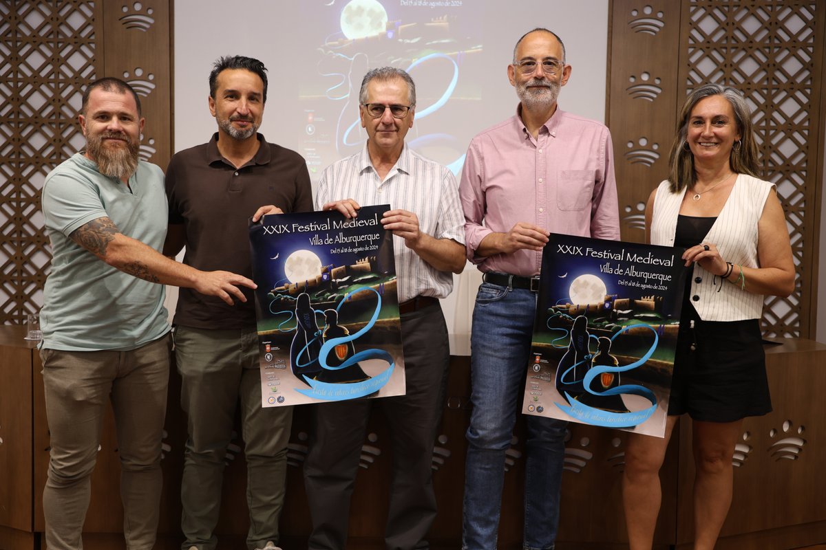 MasDUnoGipuzkoa's tweet photo. Con Eduardo Yañez
Déjame que te cuente 14/08/2024 https://t.co/Mzvvwk6YlT
#ElAspirante #AMFF2024 #JuanGautier Premio a la Mejor Película Nacional
Festival Medieval Villa de #Alburquerque
@AquasellaFest
@Mariajo_Noain #Aspasia
@yolandacruz_a #SinLatido @NdeNovela_Ed
#LaTumbona https://t.co/nJPIYkQJnt