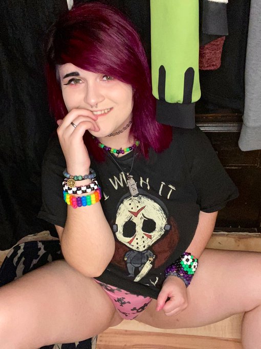 Who wants to be the first to get a custom with my new look ? 🖤 https://t.co/9XIzLa3Njt<a href="/tag/mvsales"class="tags"><span>#mvsales</span></a>