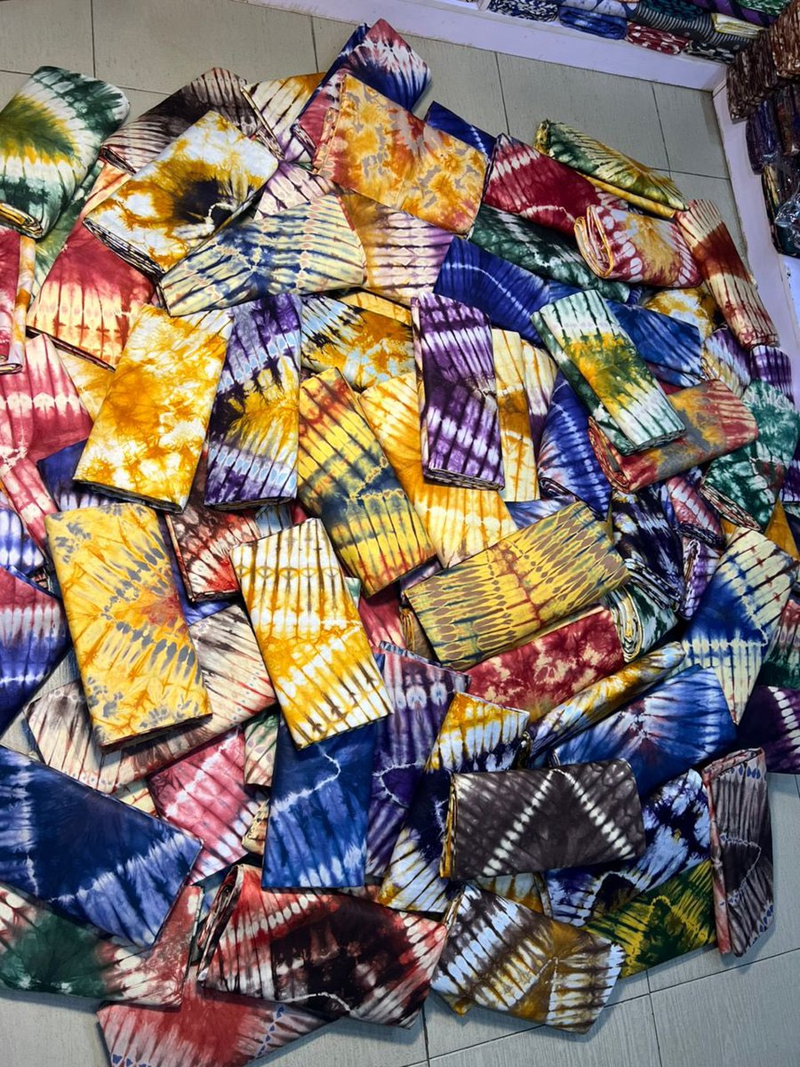 Good morning Adirelovers
Adire tie and dye 
Cotton 
5yards 
Location:Abeokuta
Price :12k
Please like and retweet my tweet cos my client might be on your TL.