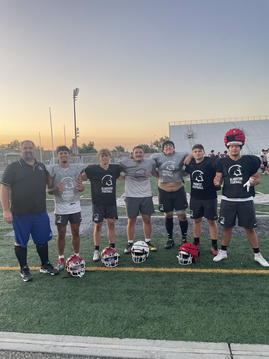 Thanks @pnwcc_fb for letting me come to practice. Coach Mochel, Sonny Asu (Othello, 2023), Levi Barham (WV-Spokane, 2024), Jacob Hurlbert (Omak, 2022), Noah Bigboy-Morago (Omak, 2024), Gabriel Advincula (Naches, 2024), Siaumau Auseuga (East Jefferson, 2023).