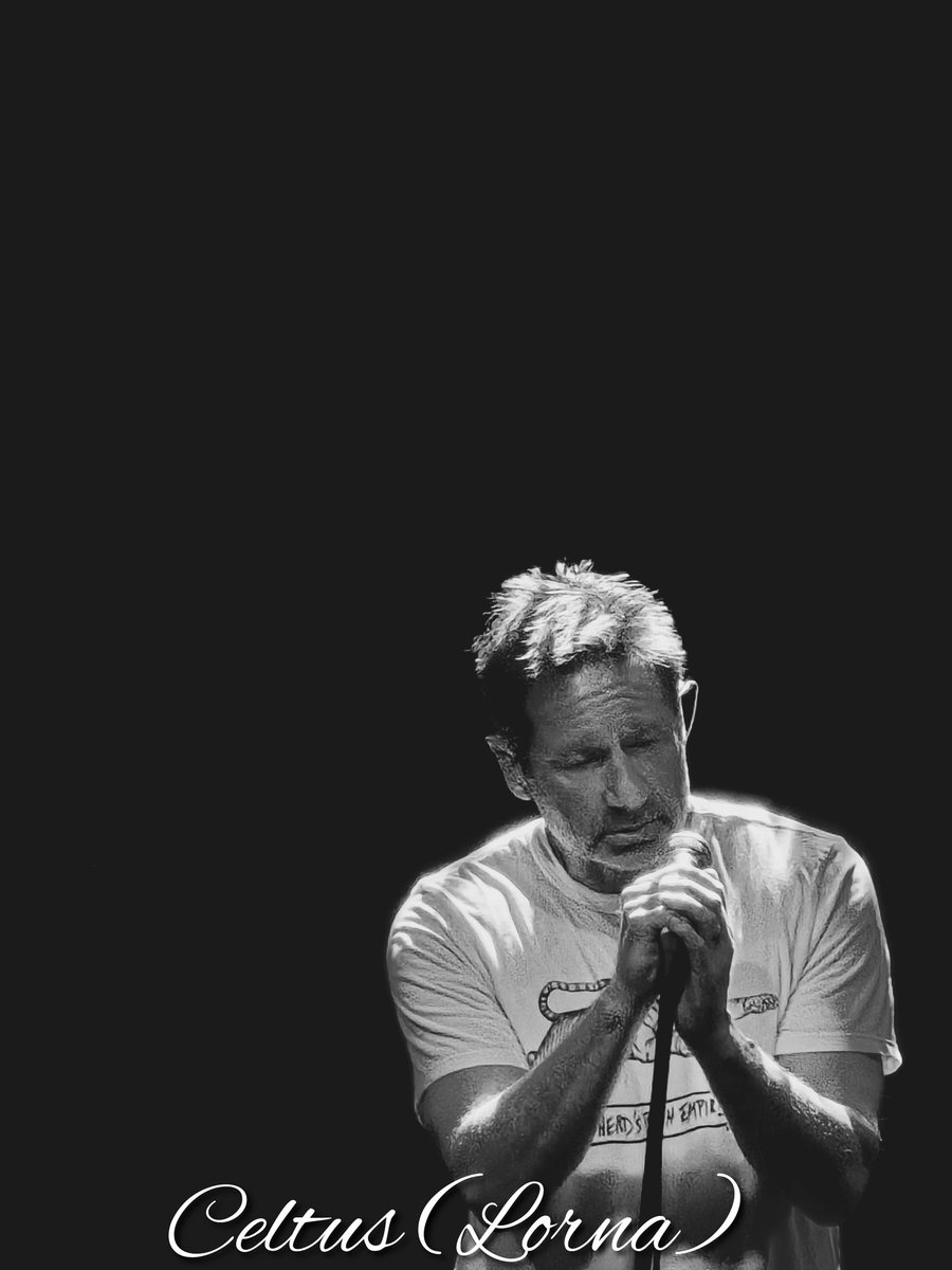 celtus's tweet image. Saw the delightful @davidduchovny last month in London.  It was such a fun weekend and a pleasure to meet him too.  @O2SBE

#DavidDuchovny #LiveMusic #ConcertPhotography #O2ShepherdsBush #ShepherdsBushEmpire #London