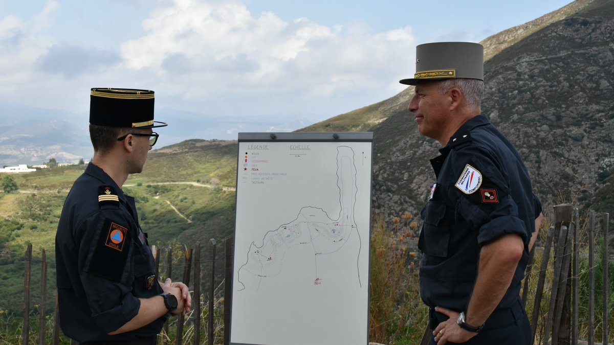 UIISC5CORTE's tweet image. Le général De VILLENEUVE, commandant la brigade des militaires de la sécurité civile (#COMBRIG) s&apos;est déplacé en Corse pour rencontrer les #sapeurssauveteurs engagés dans le dispositif de lutte contre les 🔥🌲@sis_2b @SIS_2A @uiisc1 @Uiisc7 @SecCivileFrance @emia_tn
