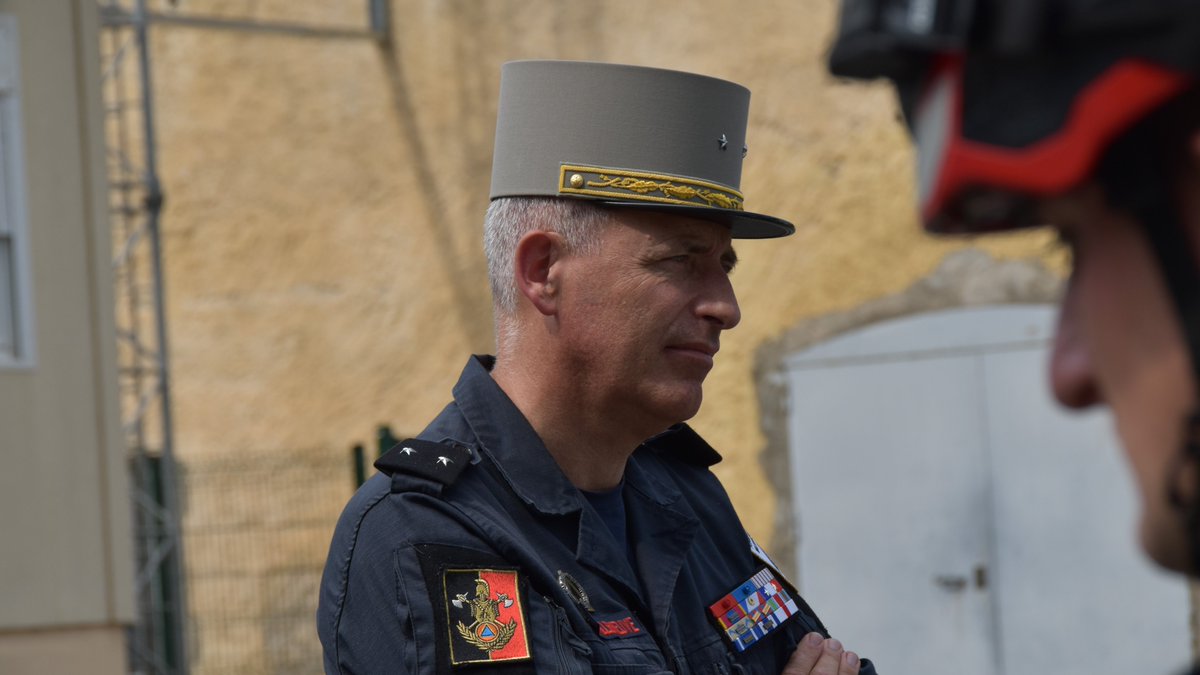 UIISC5CORTE's tweet image. Le général De VILLENEUVE, commandant la brigade des militaires de la sécurité civile (#COMBRIG) s&apos;est déplacé en Corse pour rencontrer les #sapeurssauveteurs engagés dans le dispositif de lutte contre les 🔥🌲@sis_2b @SIS_2A @uiisc1 @Uiisc7 @SecCivileFrance @emia_tn