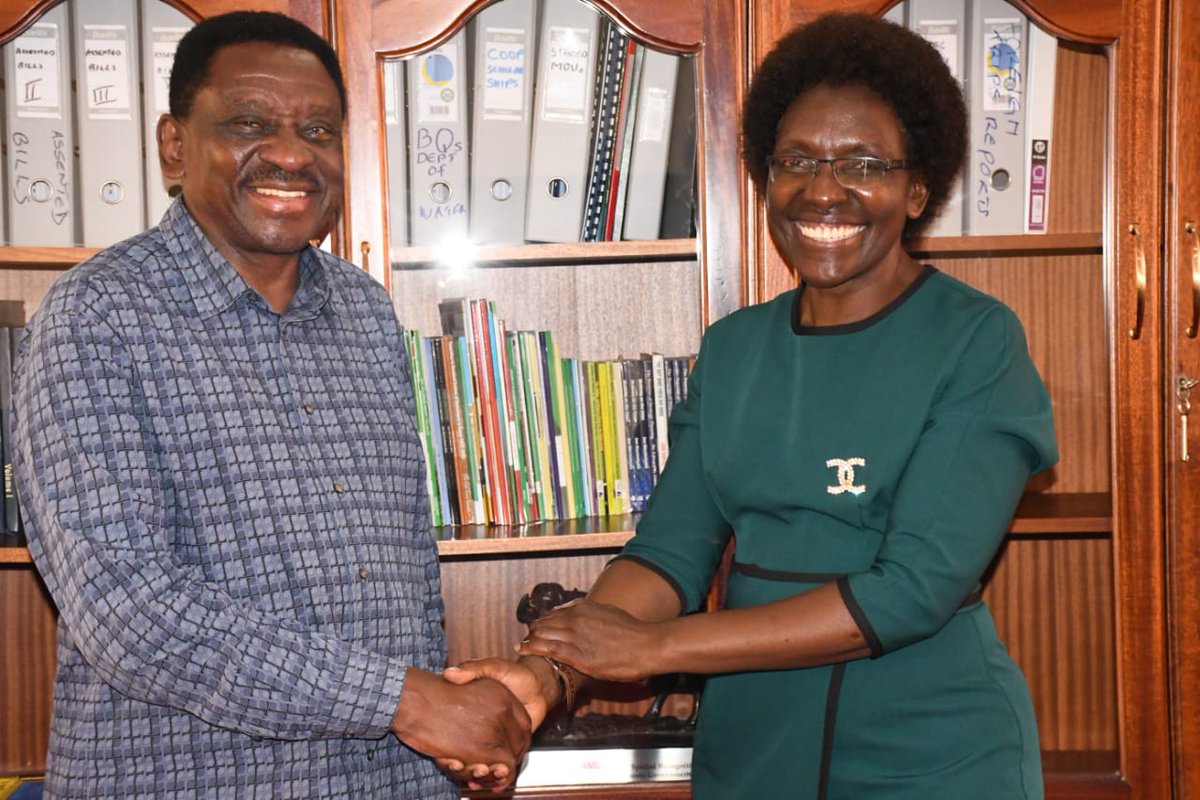Jooustonline's tweet photo. The Vice Chancellor, Prof. Emily Achieng' Akuno, today paid a courtesy call to H.E James Orengo, the Governor Siaya County. The meeting revolved around areas of collaboration between JOOUST and the County Government of Siaya.
#Jooustonline #Oasisofknowledge https://t.co/kTxfHhWXzw