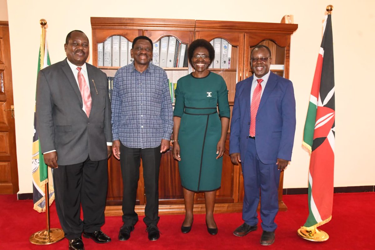 Jooustonline's tweet photo. The Vice Chancellor, Prof. Emily Achieng' Akuno, today paid a courtesy call to H.E James Orengo, the Governor Siaya County. The meeting revolved around areas of collaboration between JOOUST and the County Government of Siaya.
#Jooustonline #Oasisofknowledge https://t.co/kTxfHhWXzw
