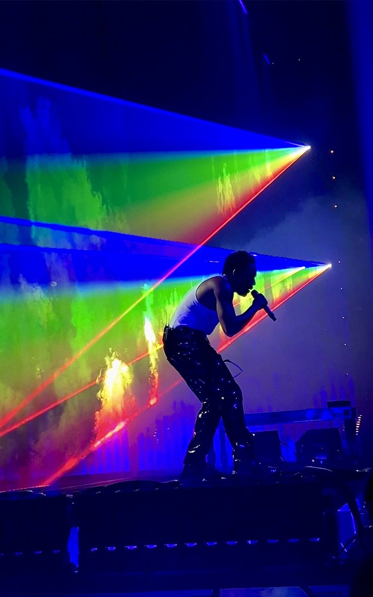 NeekFilms's tweet photo. lighting goes crazy @donaldglover. unforgettable night in okc. 🙌 tobias rylander. #thenewworldtour https://t.co/l2PEpYn4eQ