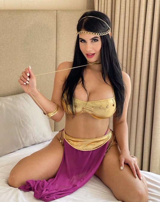 Watch Amanda Rabbit's leaked NSFW photo on TwXstars