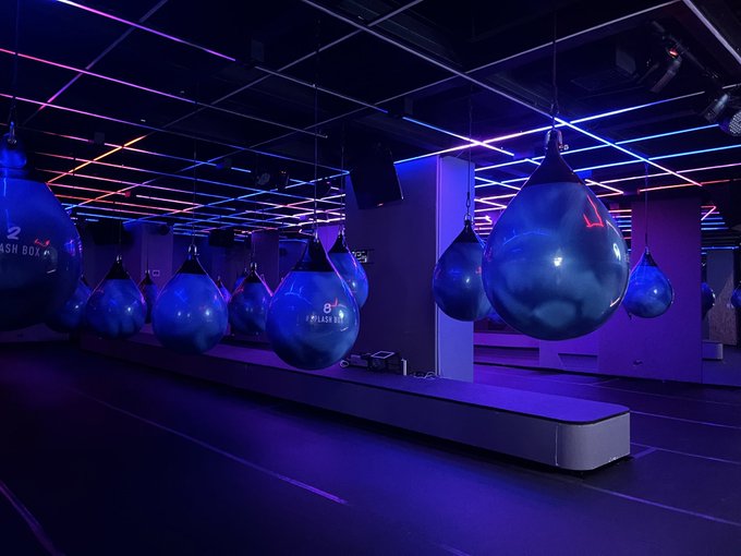 マルシェトンローにあるスプラッシュボックスに三ヶ月サボらずに通ったら5キロ落ちました！！ストレス発散しながら痩せれて最高です。エアコンが効いてるし更衣室やスタジオもめっちゃ綺麗✨ 　 📌 SPLASH<a href="/tag/%E3%82%A2%E3%83%95%E3%82%BF%E3%83%8C%E3%83%BC%E3%83%B3%E3%83%86%E3%82%A3%E3%83%BC"class="tags"><span>#アフタヌーンティー</span></a><a href="/tag/%E3%83%90%E3%83%B3%E3%82%B3%E3%82%AF"class="tags"><span>#バンコク</span></a><a href="/tag/intercontinentalbangkok"class="tags"><span>#intercontinentalbangkok</span></a>