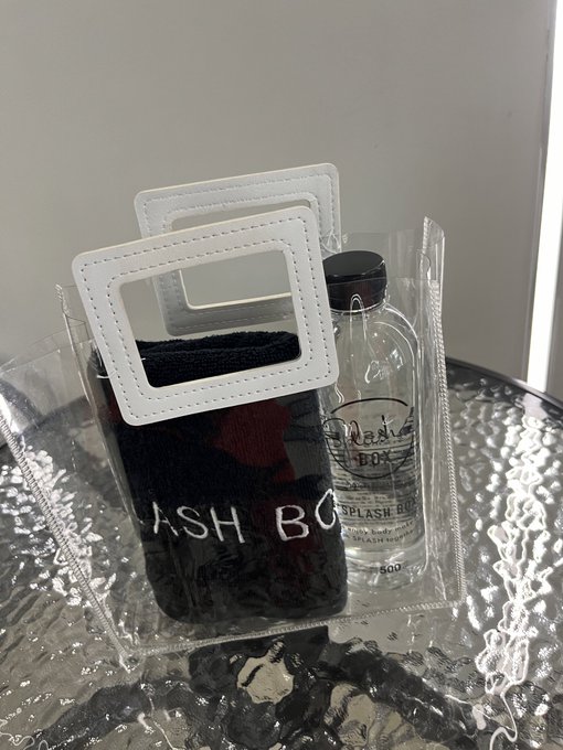 マルシェトンローにあるスプラッシュボックスに三ヶ月サボらずに通ったら5キロ落ちました！！ストレス発散しながら痩せれて最高です。エアコンが効いてるし更衣室やスタジオもめっちゃ綺麗✨ 　 📌 SPLASH<a href="/tag/%E3%82%A2%E3%83%95%E3%82%BF%E3%83%8C%E3%83%BC%E3%83%B3%E3%83%86%E3%82%A3%E3%83%BC"class="tags"><span>#アフタヌーンティー</span></a><a href="/tag/%E3%83%90%E3%83%B3%E3%82%B3%E3%82%AF"class="tags"><span>#バンコク</span></a><a href="/tag/intercontinentalbangkok"class="tags"><span>#intercontinentalbangkok</span></a>