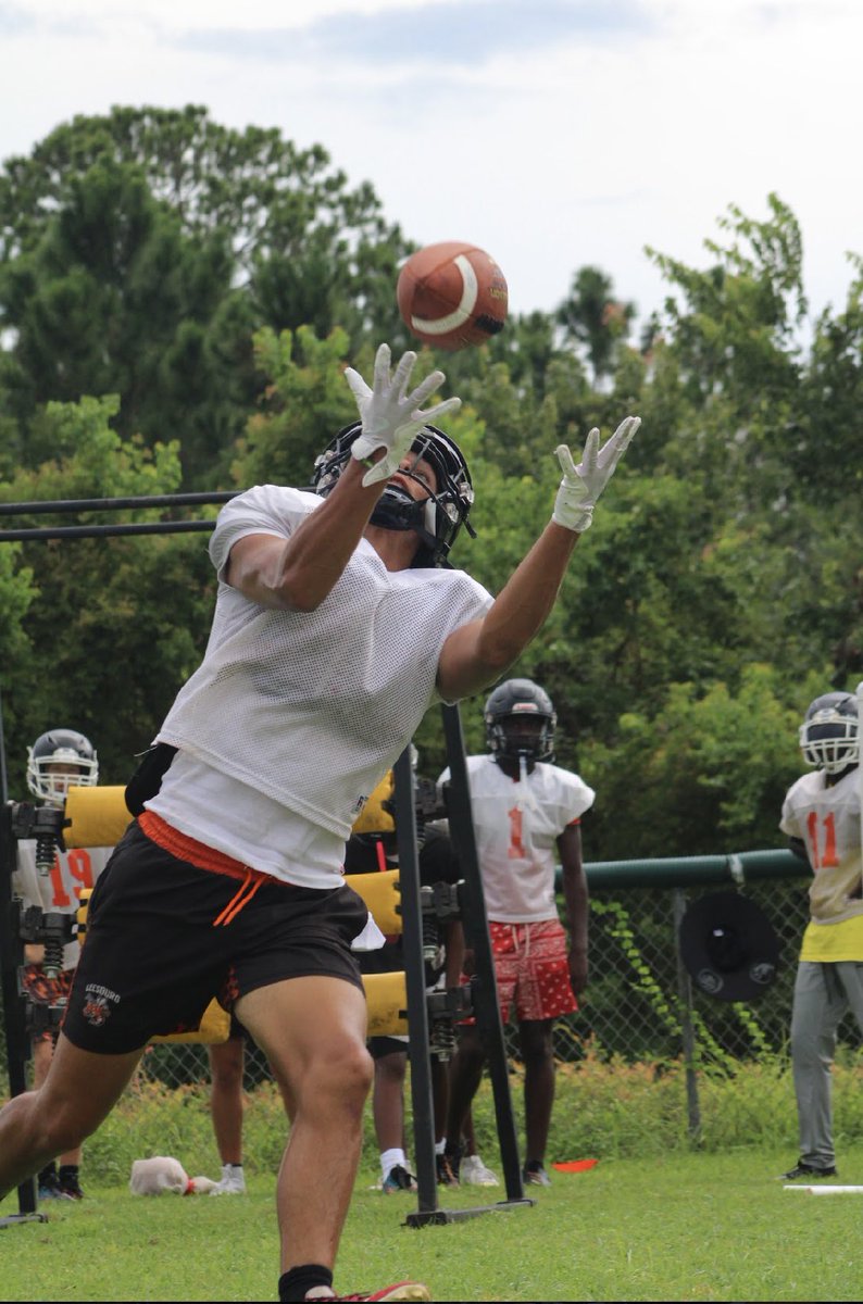 Leesburg Football tweet media