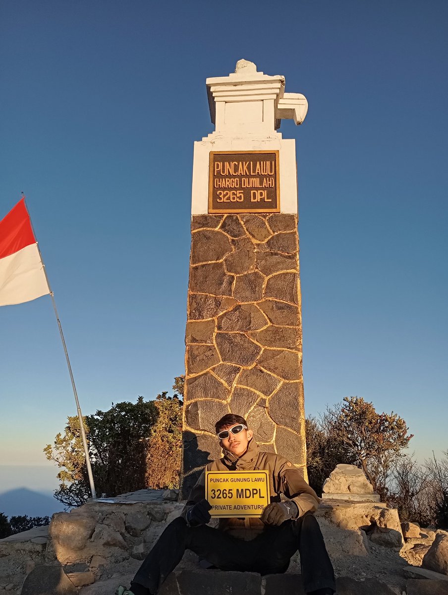 Fadhh19's tweet photo. gagal ke indahnya arjuno
namun disambut hangat oleh indahnya lawu https://t.co/Hqq5bbEZf9