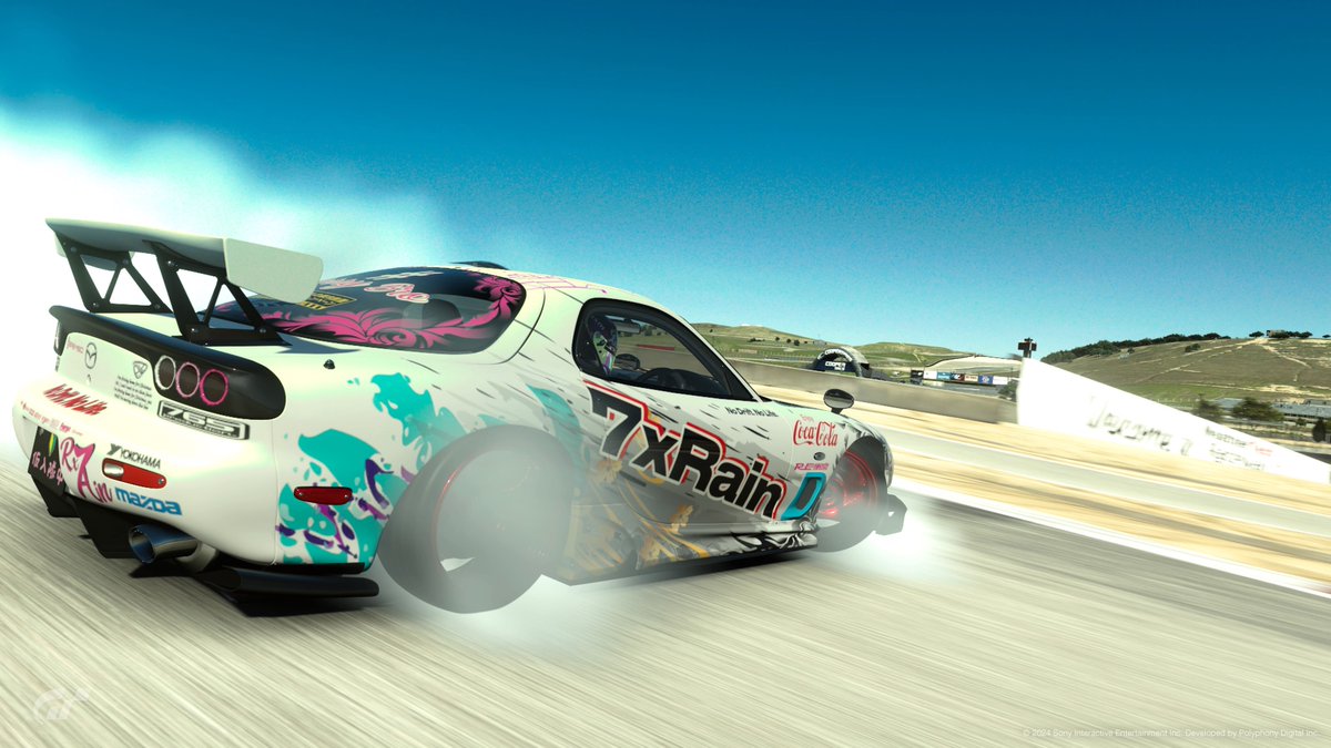 7xRain_Drift_GT's tweet photo. 【7xRain】メンバー紹介
りんごのしーちゃんさん✨

つい最近チームに入隊されたそうです‼️
クラウンをよく乗っていらっしゃるそうです👑👑

やはり仮入隊の白のリバリーは
可愛いですね💕︎ 私好きです♡

りんごのしーちゃんさんから一言
「気軽に声かけてくださ～い！」

#GT7
#GT7Drift https://t.co/UNNirqdVhw