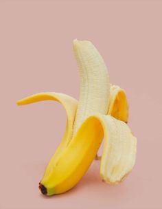 owaisnumberdaar's tweet photo. Bananas Are Radioactive: Bananas contain potassium-40, a radioactive isotope of potassium. Eating a banana exposes you to a tiny amount of radiation, but it's perfectly safe; you'd have to eat 10 million bananas in a short time to get a lethal dose. #amazingthings #facts https://t.co/hGbs0vSFTK
