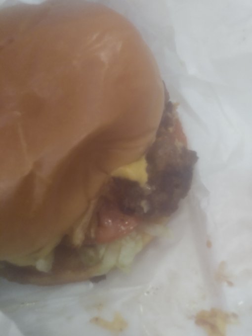 Eat more burgers 🤤🍔   #Yum  #Foodie https://t.co/H0km6qS4dk<a href="/tag/yum"class="tags">#Yum</a><a href="/tag/foodie"class="tags">#Foodie</a>