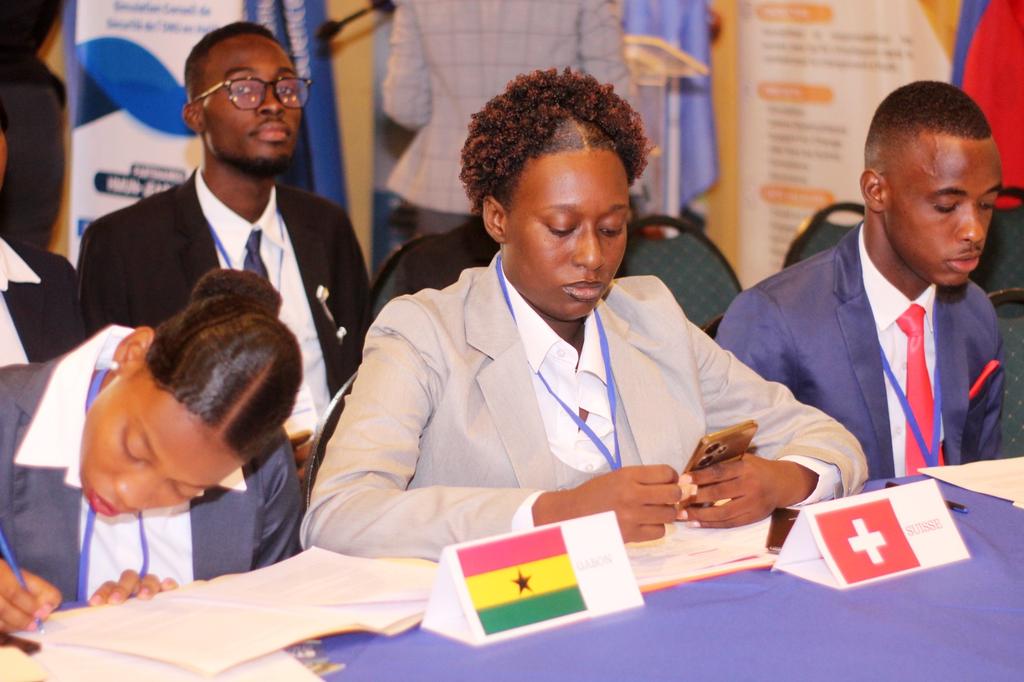 fosjenesht's tweet photo. Nous félicitons notre membre Tayler Ansy Nhaïléi N.T.T.LAZARRE, pour sa participation en tant que représentant de la confédération Suisse 🇨🇭 à la simulation du conseil de sécurité des nations en Haïti organisée par JEACHA ( jeunes acteurs pour le changement) le 11 Aout 2024. https://t.co/bMkBkAzc6H