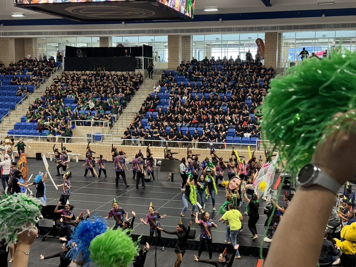 __MrsLeon's tweet photo. Late post but Convocation was so great! I’m so happy to be kicking off my 3rd year at @NISDMcDermott ! We truly are the place to be. ✨💚 https://t.co/gKUoo9pht0