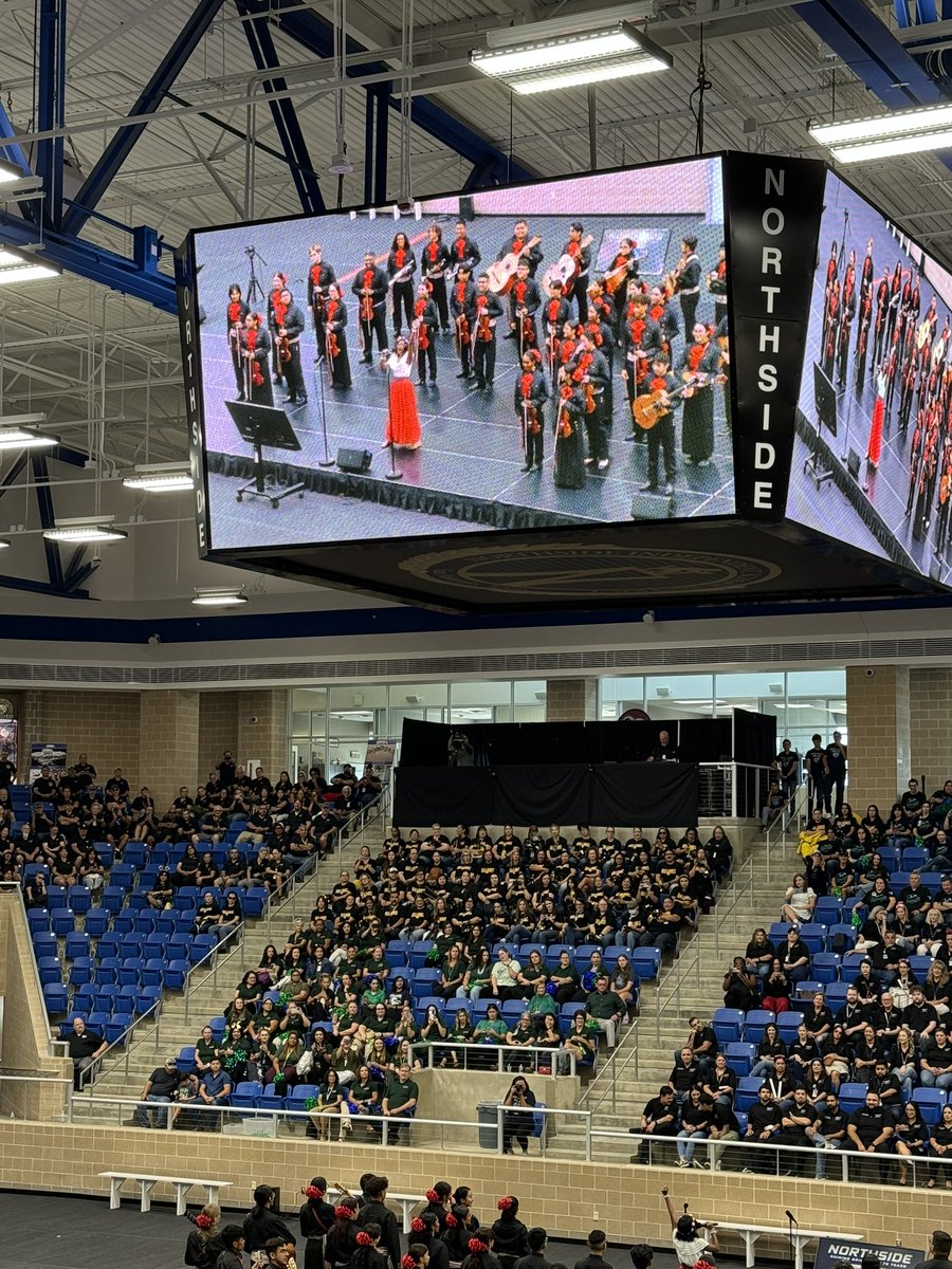 __MrsLeon's tweet photo. Late post but Convocation was so great! I’m so happy to be kicking off my 3rd year at @NISDMcDermott ! We truly are the place to be. ✨💚 https://t.co/gKUoo9pht0