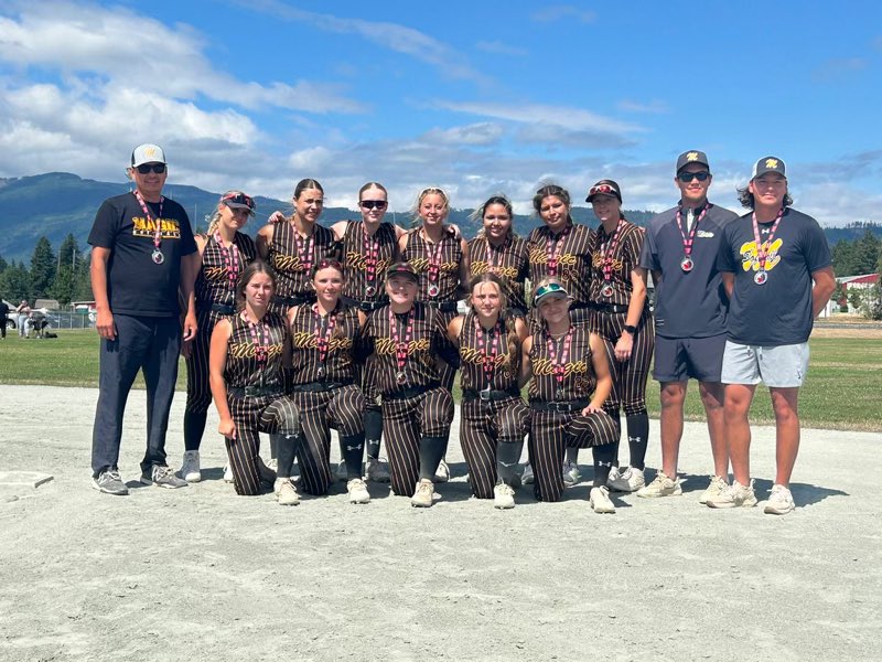 My team made it to the gold medal game at the U17  Western Canadian Championships! We fought hard but ended up falling short against Sherwood Park. Even though we didn’t reach our goal of getting gold, I am still proud of my team and i’m thankful for the great experience!🥈🥎✈️
