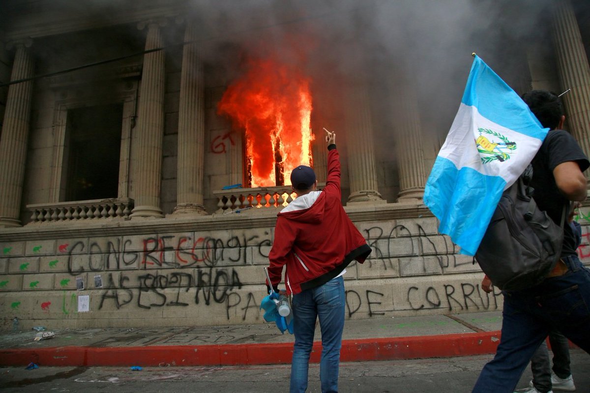 ¿Dónde están aquellos que quemaron el Congreso oponiéndose al exagerado presupuesto de Giammattei? Ah, sí. Eran activistas de los que hoy son bancada oficial y gobierno de turno, por eso este año no hay protesta.