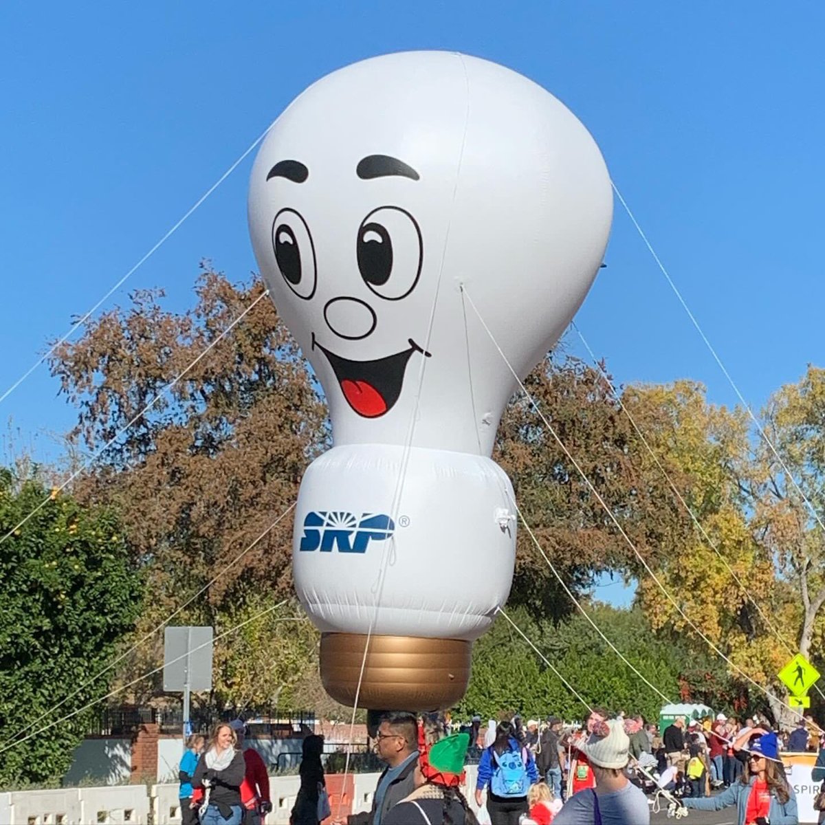 realfuturephx's tweet image. Meet SRP’s light bulb mascot - Wattson! Can anyone guess the name of their Water mascot?  #srptrivia #saltriverproject #srplandownersalliance