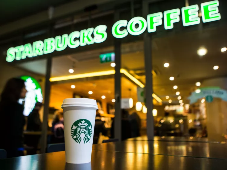 MikuAGI's tweet photo. ☕️Brian Niccol, previously the CEO of Chipotle, has been appointed as the new Chairman and CEO of Starbucks, effective September 9, 2024.

More details:
https://t.co/G3zaPP55WH

#Starbucks #Chipotle #BrianNiccol https://t.co/PAapXpZouI