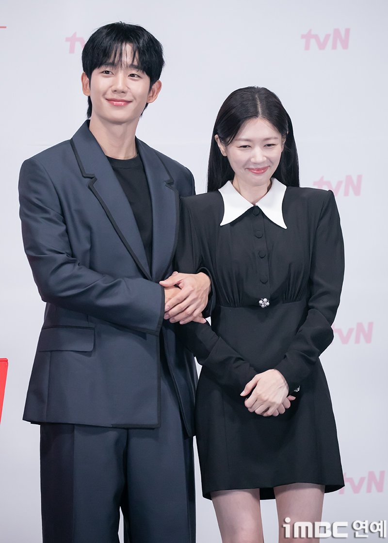 dreamtsongs's tweet photo. haein linking his arm around somin’s heLp

#junghaein #jungsomin #lovenextdoor https://t.co/1ZqlCeSezX