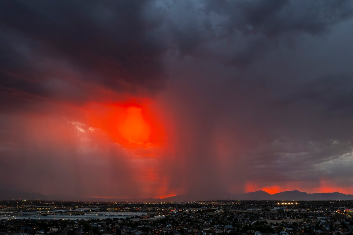 SalgadoPhoto_'s tweet photo. can't talk about El Paso without talking about the sky 
📍el paso, texas https://t.co/OrHl2LSrNn