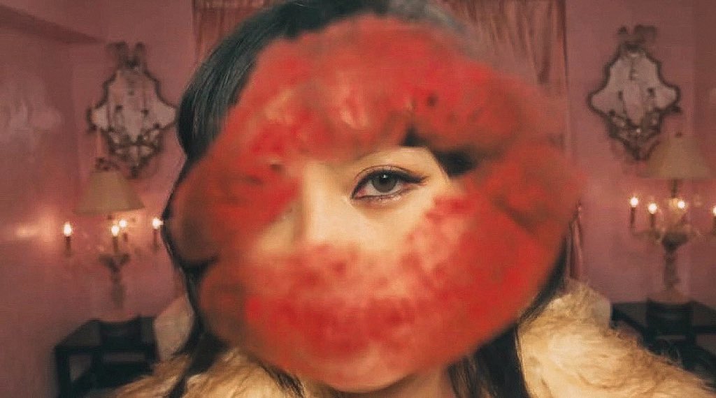 deffnotls's tweet photo. can’t get enough of this entire aesthetic of new woman. https://t.co/BAsyvFNsg3