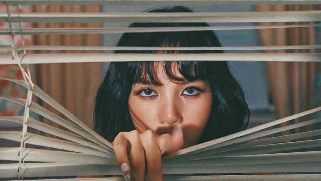 deffnotls's tweet photo. can’t get enough of this entire aesthetic of new woman. https://t.co/BAsyvFNsg3