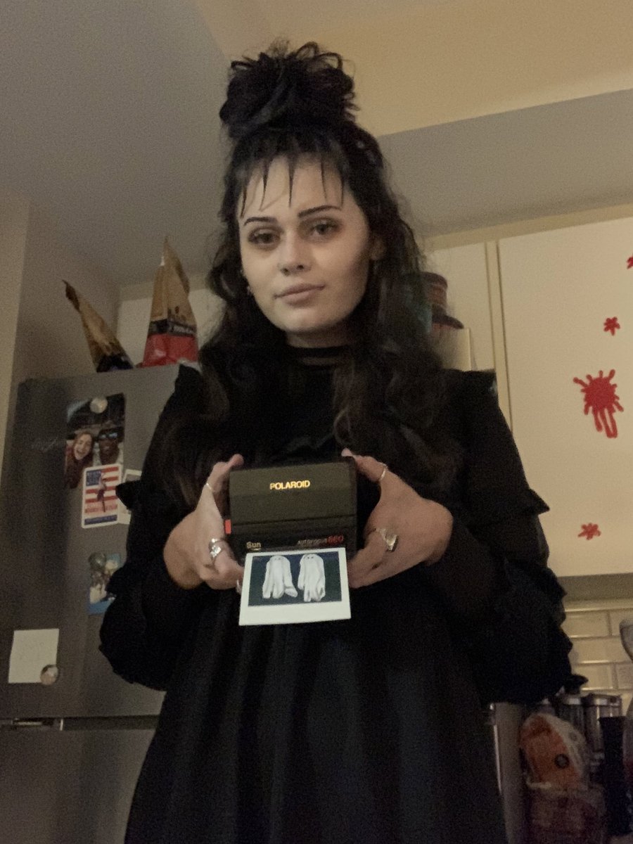 lightmyliv's tweet image. this isnt very greta related... but i keep seeing pics of sweater danny, which means its fall 🍂🦇 nd my favourite holiday is halloween...

so.. quote this with pics of your favourite halloween costumes!!! let me see em!!

my big 3 are Regan, a fortune teller &amp;amp; Lydia Deetz!