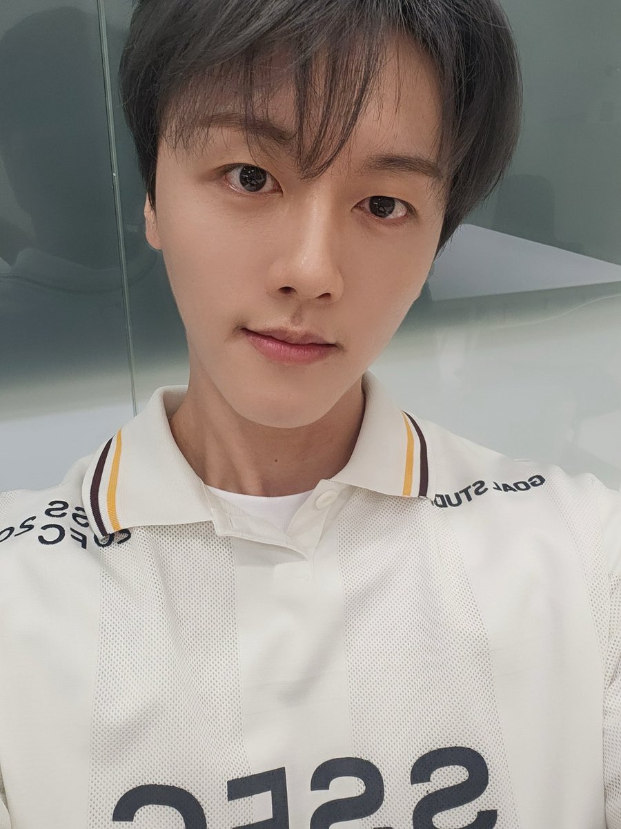 SF9official's tweet photo. 맛있는 점심 먹구 힘내요!! 수요일 화이팅😁
#SF9 #YOUNGBIN https://t.co/9WNK9Bu9Fv